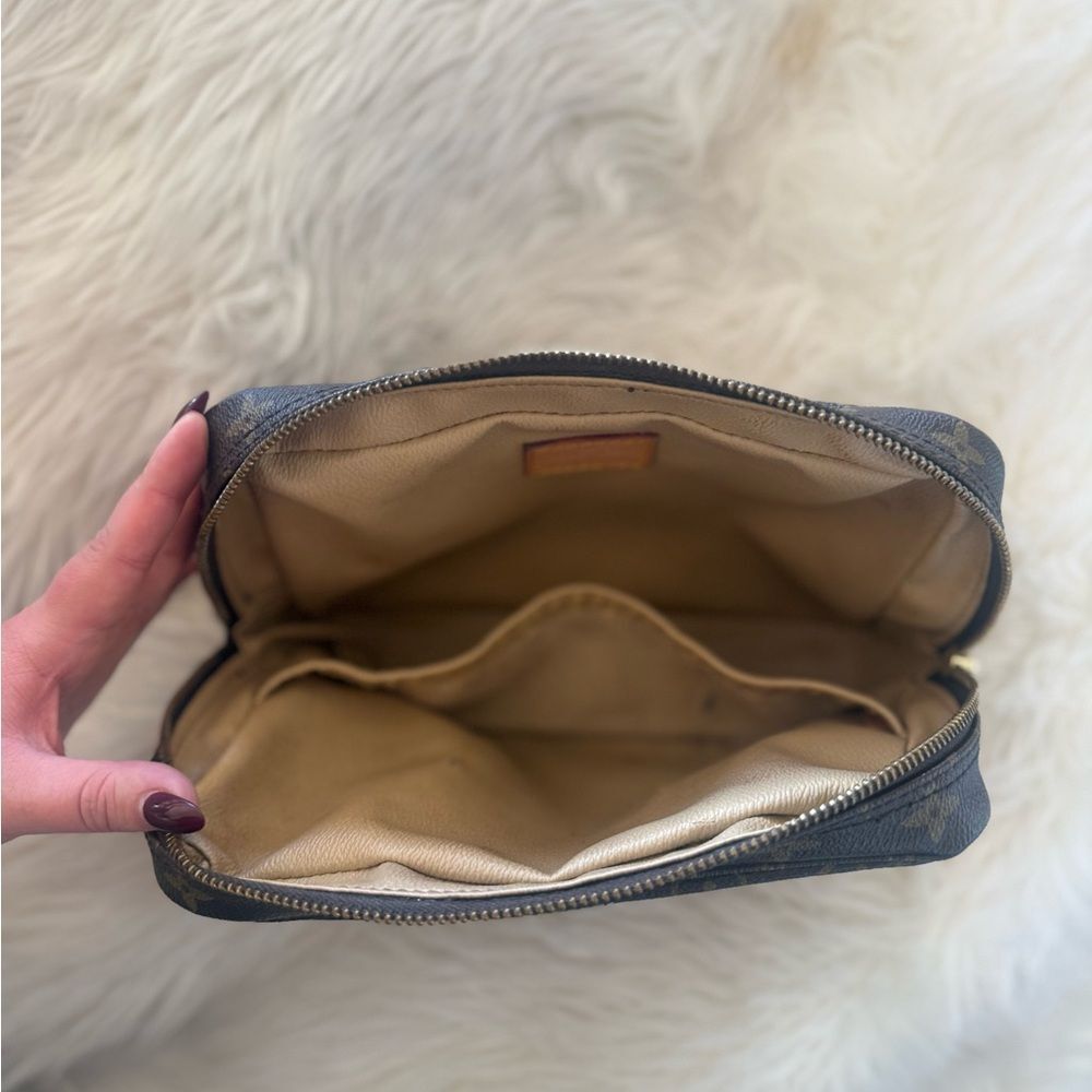 Louis Vuitton Monogram pouch - Picture 6 of 9
